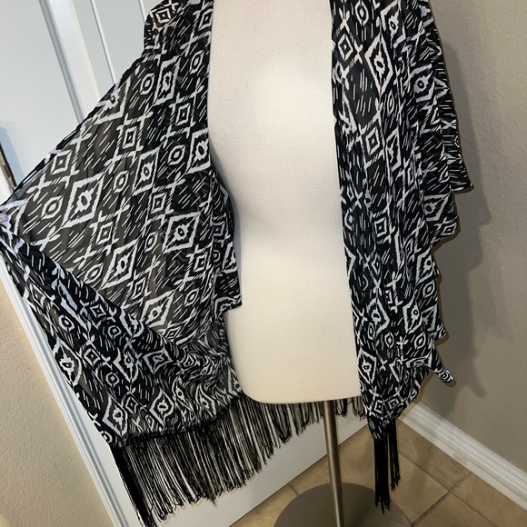 BEBE Sheer black and white cover up size L - Picture 5 of 8